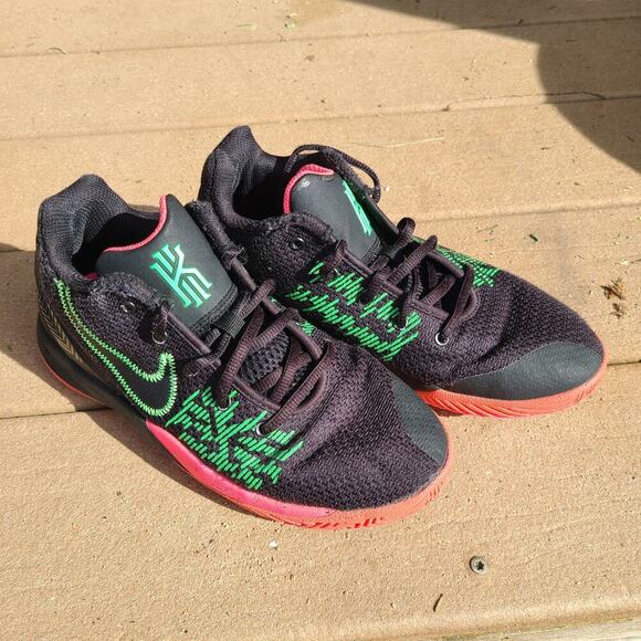 NIKE KYRIE‎ FLYTRAP 2 BOYS SIZE 5.5 BLACK HYPER PINK AO4436 005 BASKETBALL - Picture 1 of 9